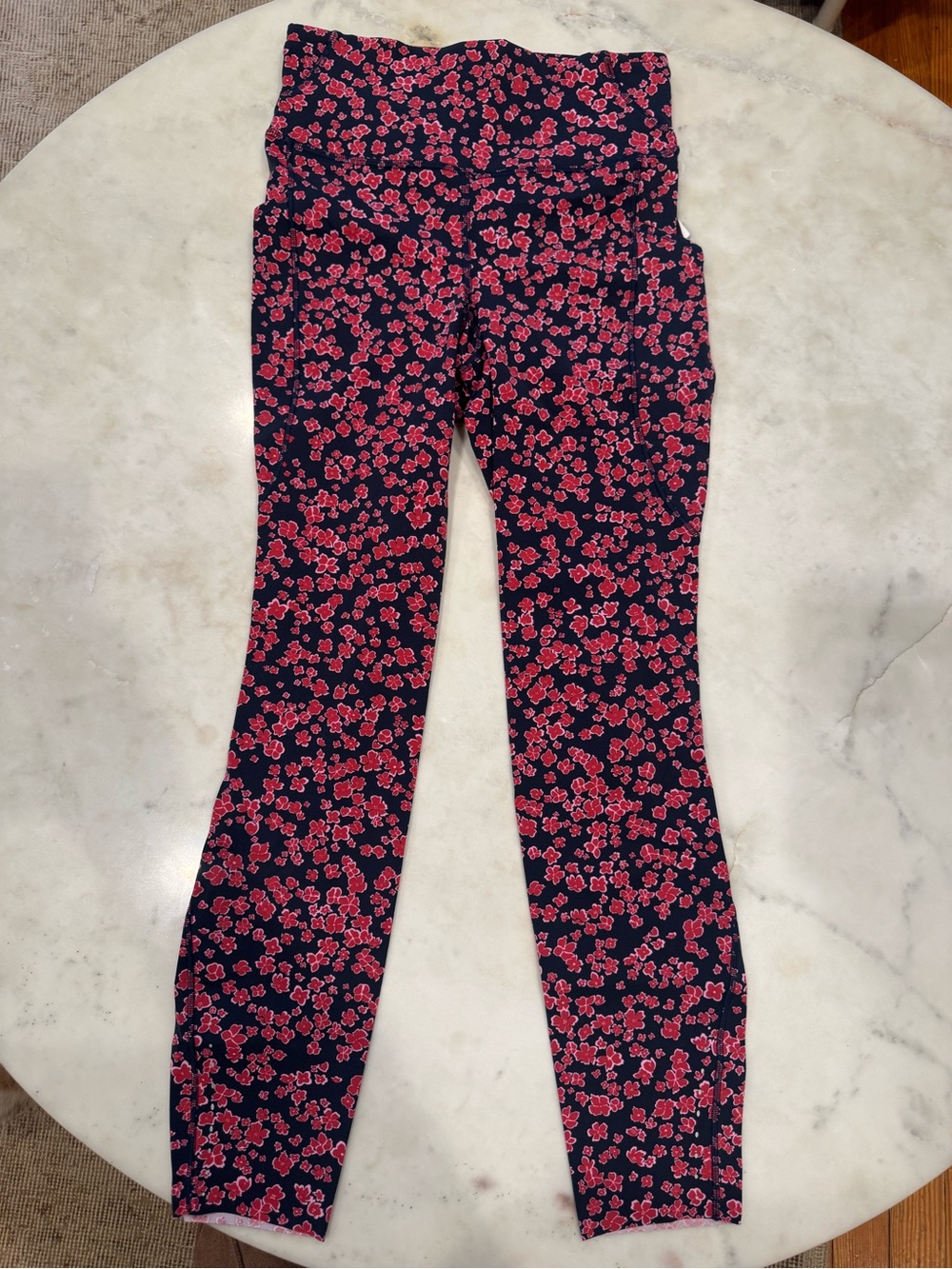NWT Fast and Free High-Rise Tight 25"
5 Pocket Size 6